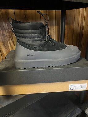UGG Men's Black Insulated Lace-Up Winter Boot